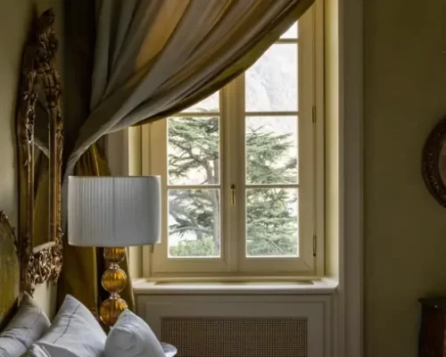 03-room-in-the-villa-with-lake-view-bedroom-enrico-costantini