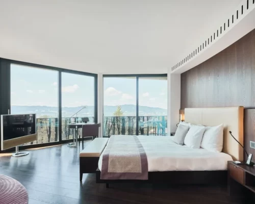 Junior-Suite-Grand_Wing-1-1920x1280-1-1024x683